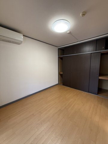 西新中央マンションの洋室