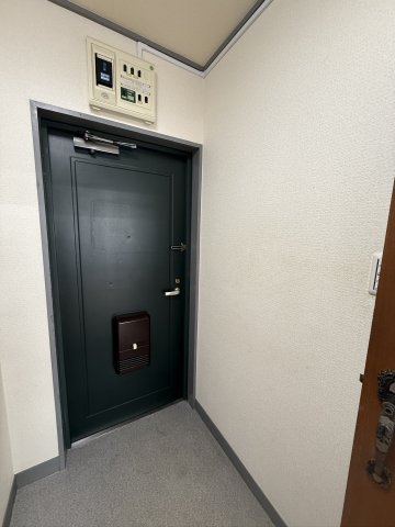 西新中央マンションの玄関
