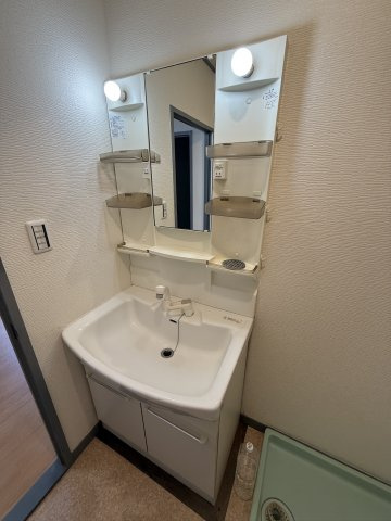 西新中央マンションの独立洗面台