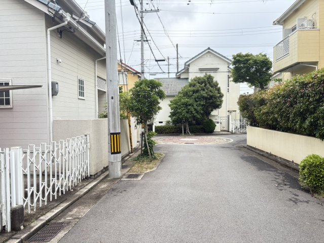 神戸市西区竹の台５丁目　中古戸建の前面道路含む現地写真|●資料・カタログのご請求無料●スーパーやコンビニ、飲食店、病院など徒歩圏内の施設も多々あります。