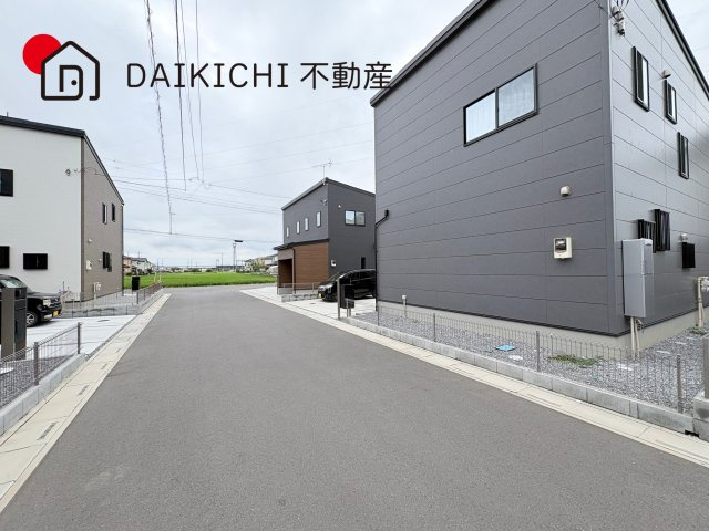 【前面道路含む現地写真】 | 行田市持田　中古戸建