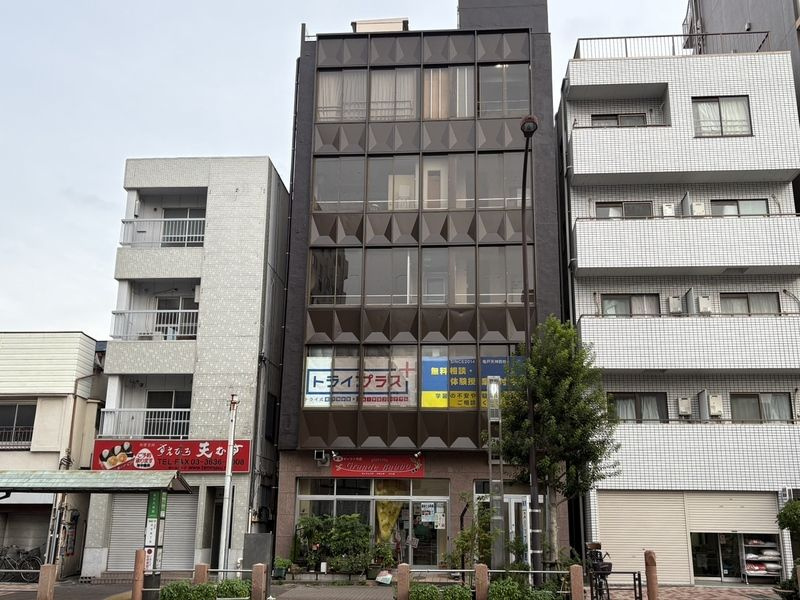 岡本ビルの外観