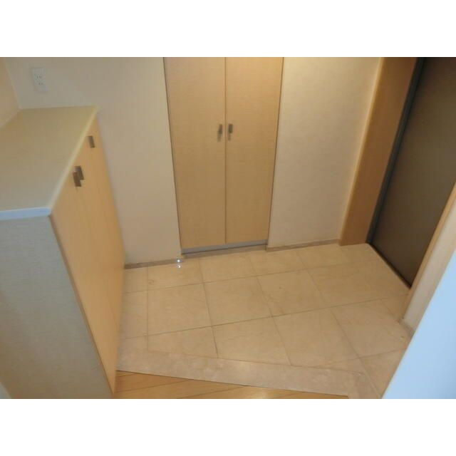 Ｗ　Ｃｏｍｆｏｒｔ　　Ｔｏｗｅｒｓ　　ＥＡＳＴの玄関