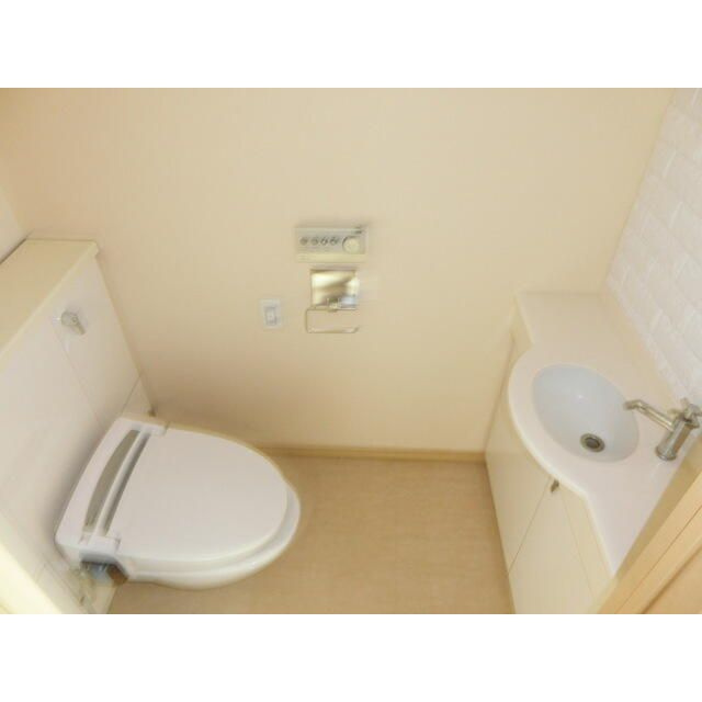 Ｗ　Ｃｏｍｆｏｒｔ　　Ｔｏｗｅｒｓ　　ＥＡＳＴのトイレ