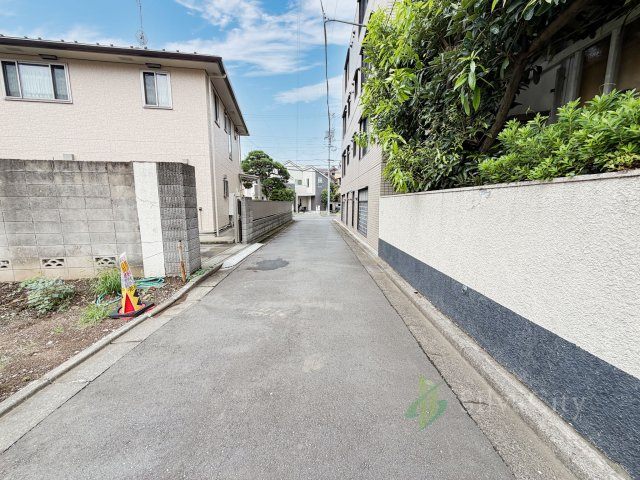 目黒区目黒本町2丁目の前面道路含む現地写真