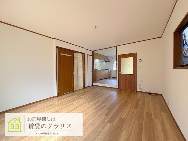 桂久方町リノベ貸家の居間・リビング