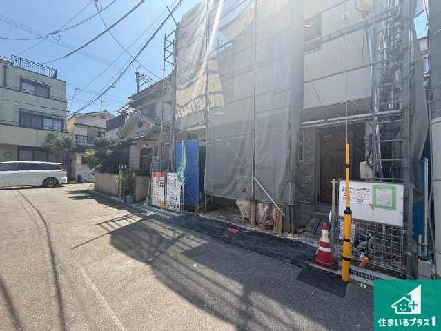 東大阪市若江本町　第1期　新築一戸建ての前面道路含む現地写真|周辺は落ち着いた街並みの住宅地！子育てがしやすい住環境です！まだ未完成ですが、現地でしかわからない事もございます。是非一度ご覧ください。