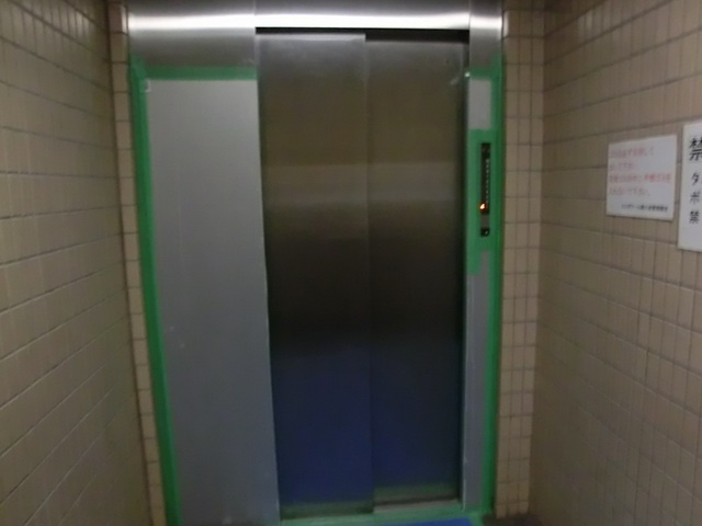 エスポワール新小岩のロビー|エレベータ付いてます。