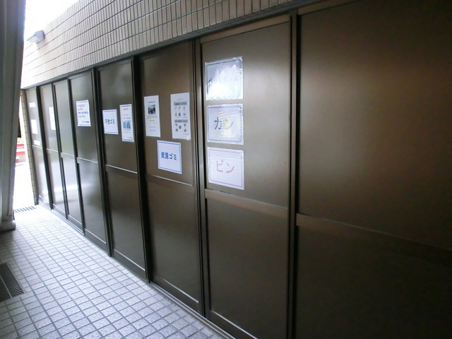 エスポワール新小岩のその他共用部分|敷地内専用ごみ置き場有り。