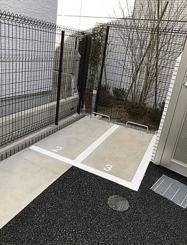 プレセダンヒルズ向島Eastの駐車場