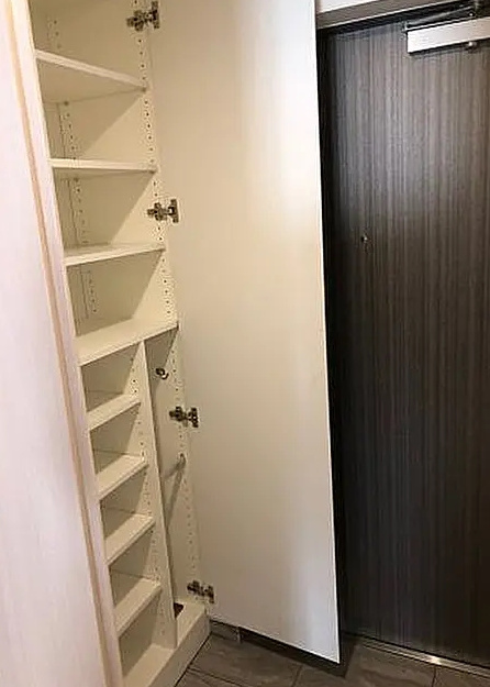 プレセダンヒルズ向島Eastの玄関