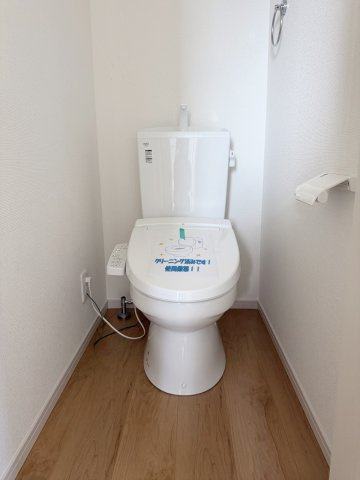 花園大藪町のトイレ|1階と2階の2ヶ所に配置しており、来客時や朝の身支度時にも同時に使えて嬉しい！（R8.8撮影）