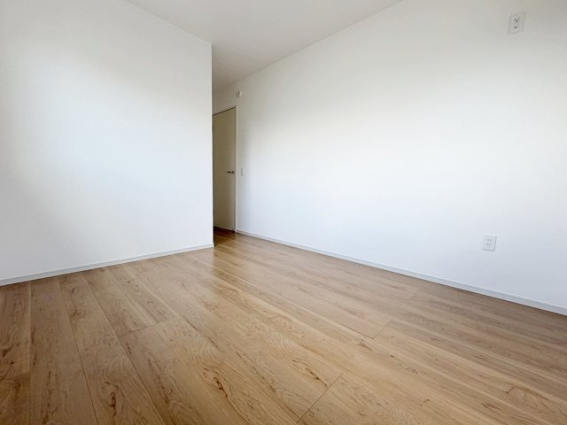 花園大藪町の洋室|ベッドや机など無理なく配置できる広さとなっております。（R8.8撮影）