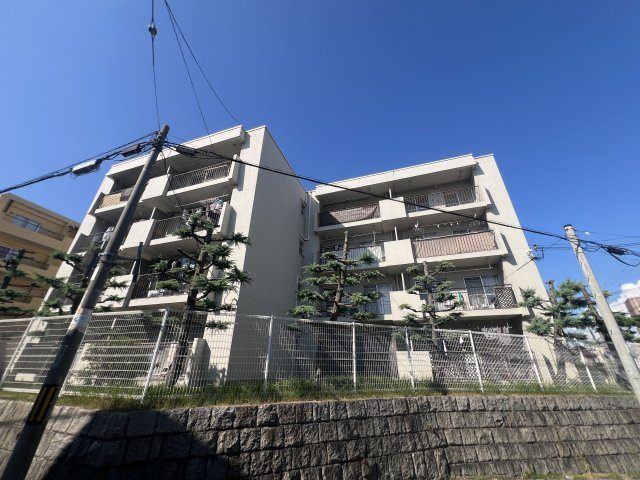 甲子園東行マンションの外観