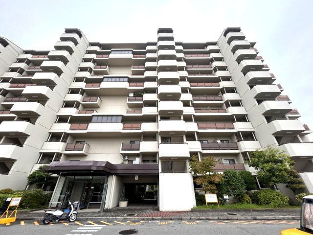 星和プラネタウン千里南第参期B棟の外観|10階南西向き、エレベーター停止階