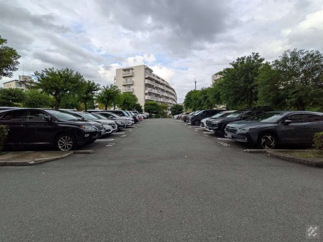 星和プラネタウン千里南第参期B棟の駐車場