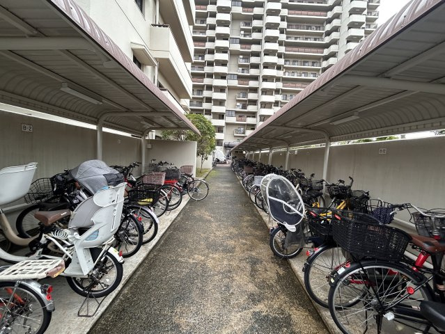 星和プラネタウン千里南第参期B棟の駐車場