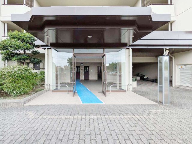 星和プラネタウン千里南第参期B棟のエントランス