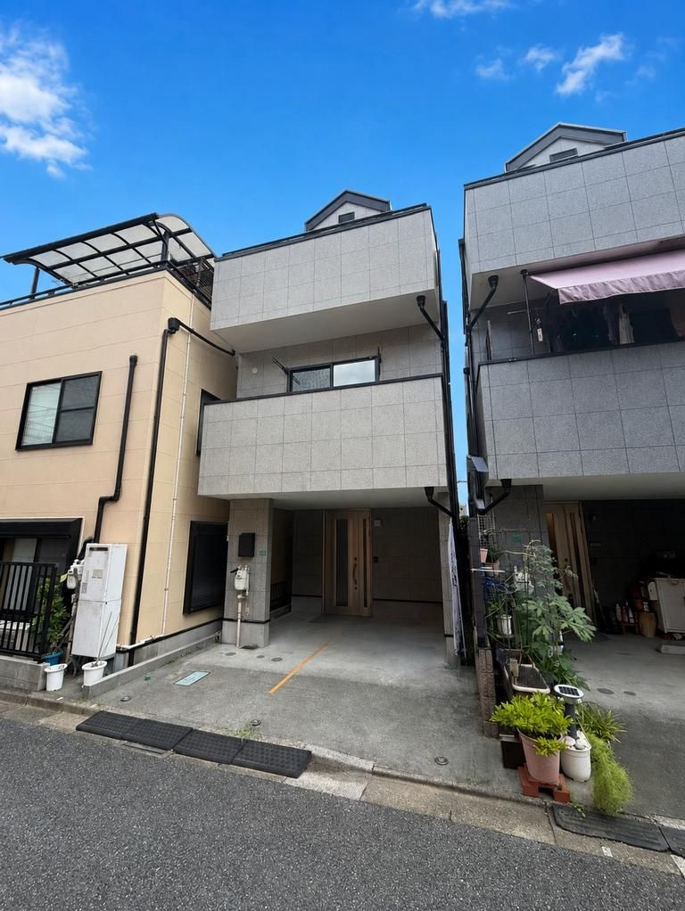 豊島区池袋本町1丁目　中古戸建の外観|現地ご見学希望・資料請求などお気軽にお問い合わせ下さい！
03-5990-5201