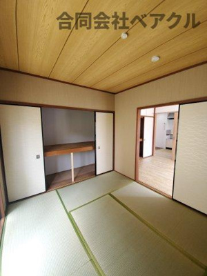 【寝室】 | ハイツ紫峯 | 落ち着いた色調の寝室です