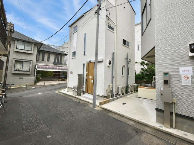 豊島区北大塚3丁目　中古戸建の前面道路含む現地写真|2026.06.22撮影

現地ご見学希望・資料請求などお気軽にお問い合わせ下さい！
03-5990-5201