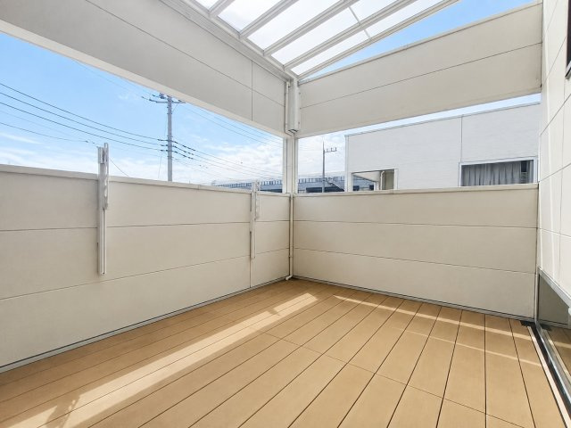 三郷市中央２丁目　中古戸建のバルコニー|明るく広々とした南バルコニー