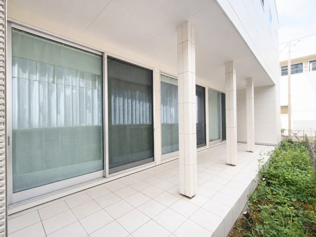 三郷市中央２丁目　中古戸建の庭|広々としたテラスです
※プライバシー保護の為画像加工しています