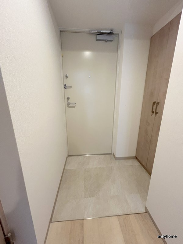 ArtizA南船場　仲介手数料無料の玄関
