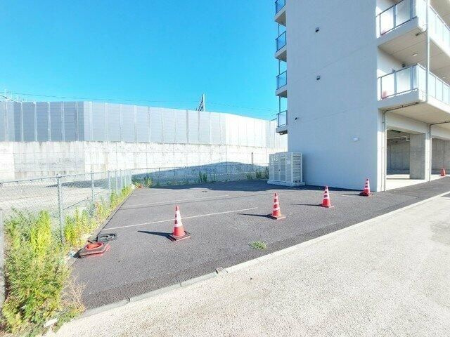 アーウィン羽沢の駐車場
