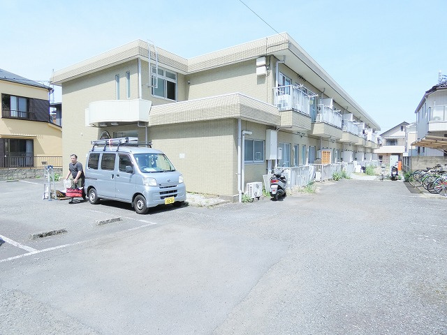 サンアベニュー日野の駐車場
