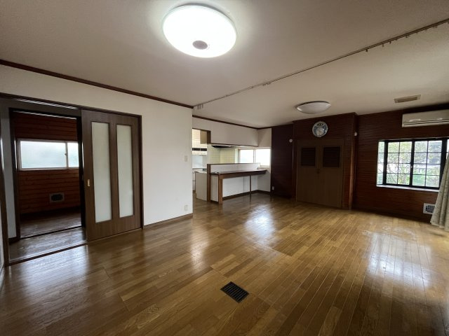 西村山郡河北町谷地字十二堂680-7の居間・リビング|8/30撮影