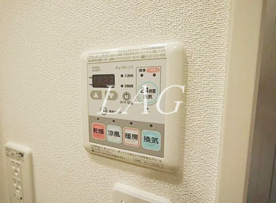 【設備】 | リブリ・オドゥール | 浴室乾燥パネルです。