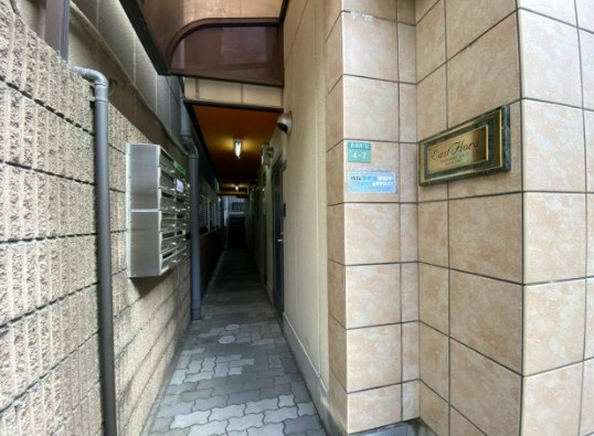 イーストフローラ東長崎のエントランス