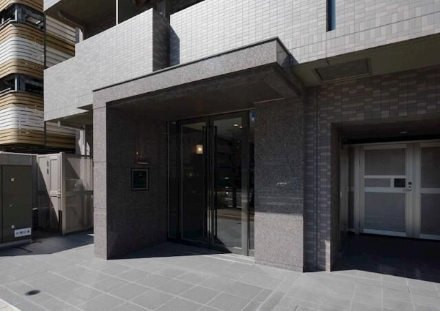 ルーブル横濱反町のエントランス