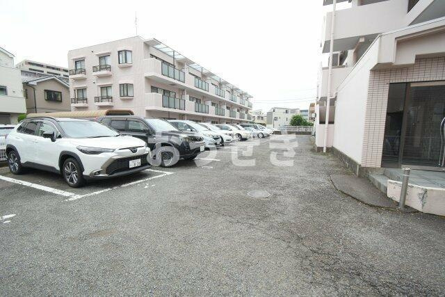 ハピネス飯田２号館の駐車場