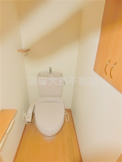 ルーブル東蒲田のトイレ|棚収納と温水洗浄便座付きのトイレ