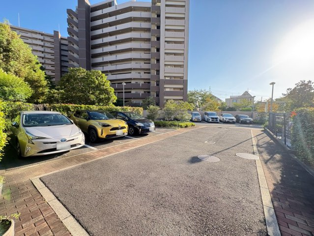 ◆リフォーム済◆７階南東向き３LDK◆収納充実◆京阪東ローズタウン・ファインガーデンあゆみヶ丘E棟の駐車場|駐車場