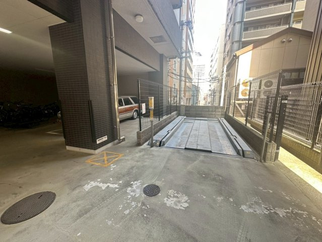 ISM谷町六丁目の駐車場