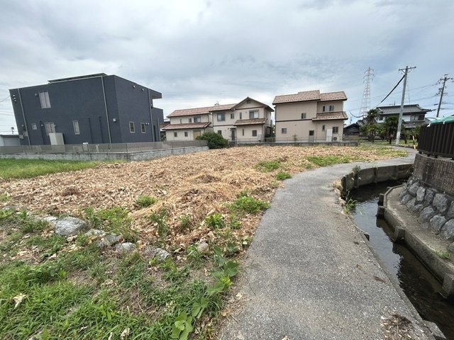 売土地　大垣市興福寺町4丁目　129.77坪の前面道路含む現地写真