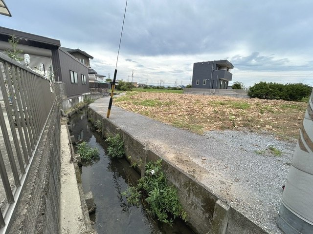 売土地　大垣市興福寺町4丁目　129.77坪の前面道路含む現地写真