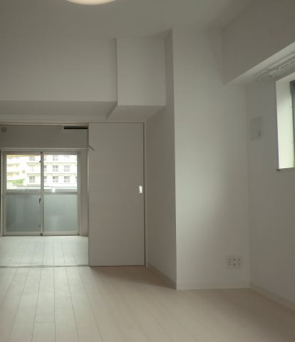新品家具付きマンション初音町8(KaGood神奈川)の居間・リビング