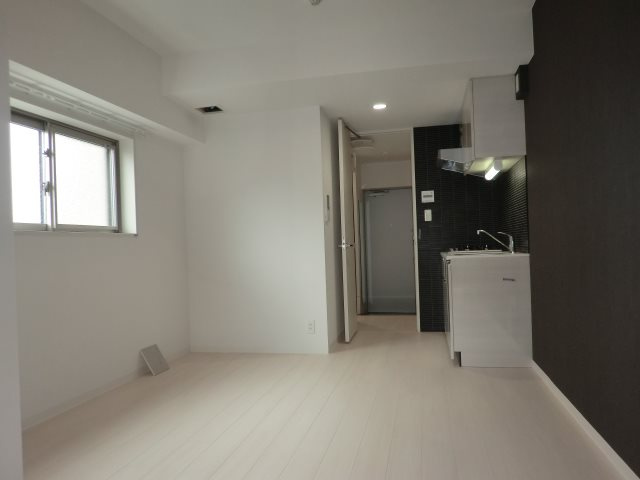 新品家具付きマンション初音町8(KaGood神奈川)の居間・リビング