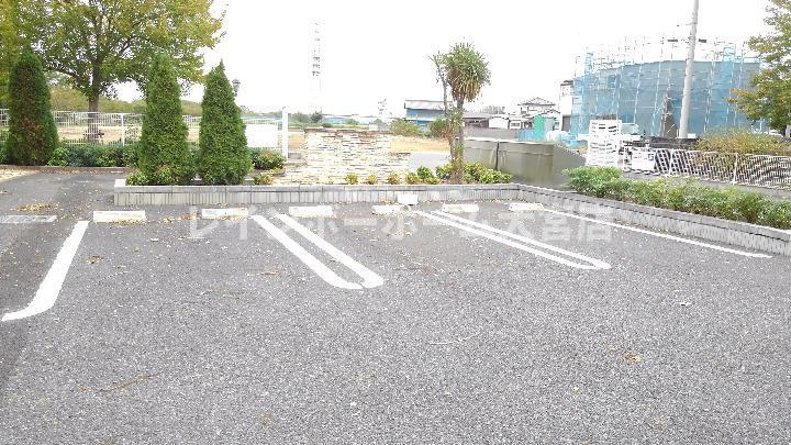 ベルソレイユ壱番館　の駐車場