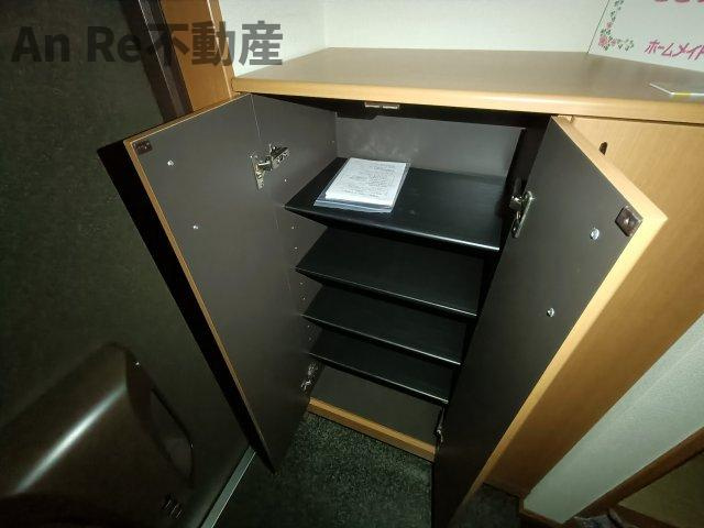 川口市大字安行吉蔵のアパートの玄関