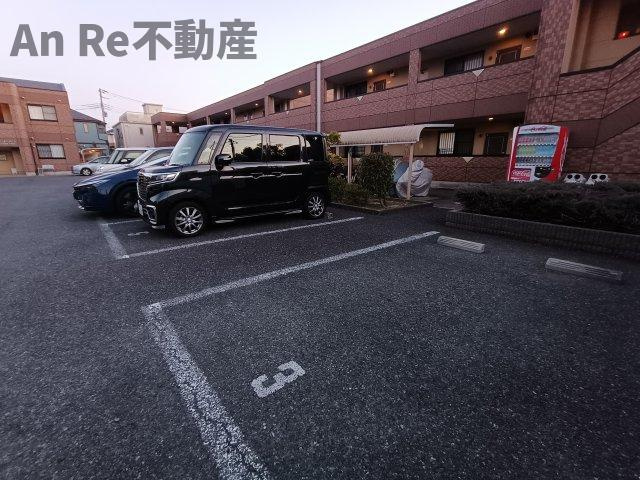 川口市大字安行吉蔵のアパートの駐車場