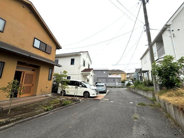 海まで10分！希少物件　昭和感ある4DKの前面道路含む現地写真|前面道路