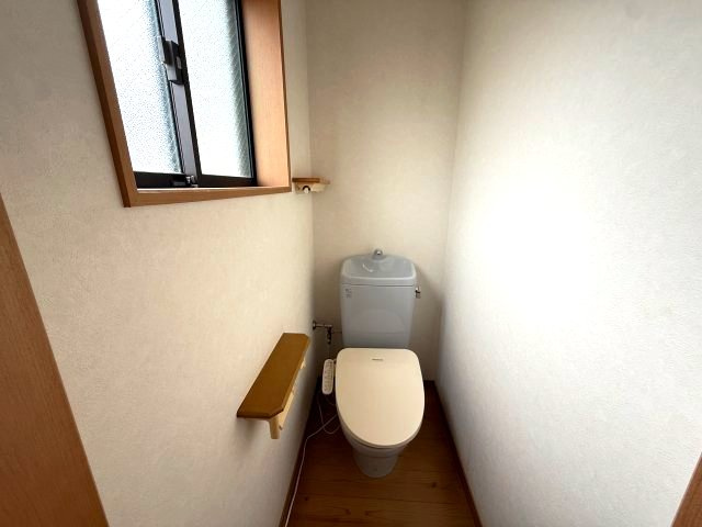 海まで10分！希少物件　昭和感ある4DKのトイレ