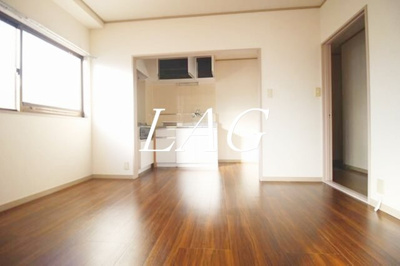 【居間・リビング】 | リバーサイド・ダイキ | 洋室のお部屋です。