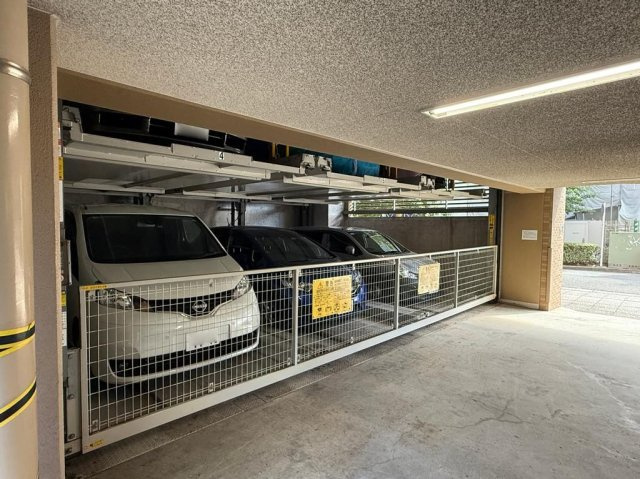 セルアージュ新横浜の駐車場