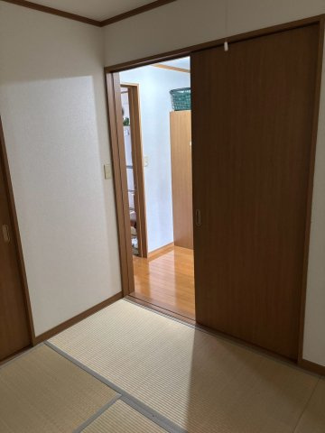 静岡県浜松市中央区1棟アパートの玄関